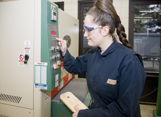 Student in Manufacturing lab
