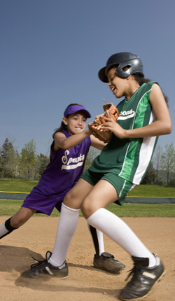 softball getting tagged out